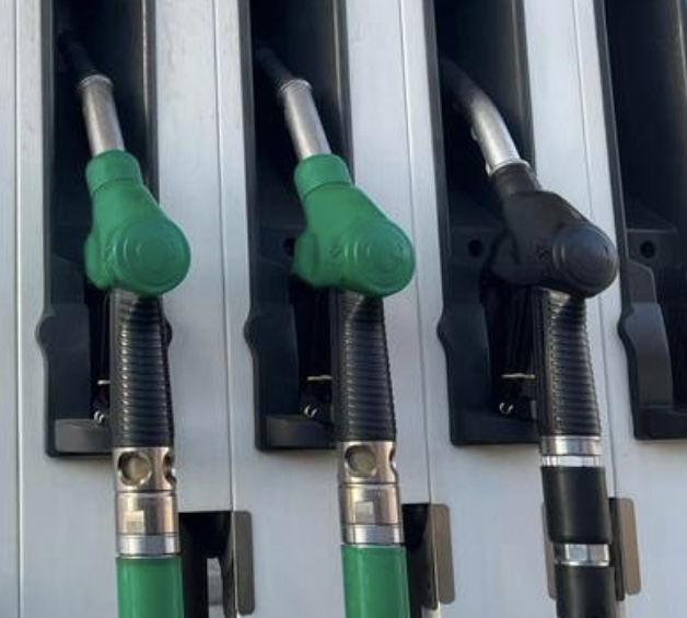 POSKUPELI I DIZEL I BENZIN! Objavljene nove cene goriva koje će važiti u narednih 7 dana, jedan derivat značajno skočio!