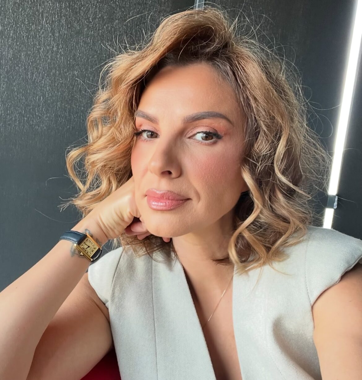 „DOVOLJNO MI JE DA IMAM 50 LJUDI KOJI ME SLUŠAJU“ Marina Tadić otkrila zašto beži od estradnih trendova: Bilo je tabora, osetila sam na svojoj koži!