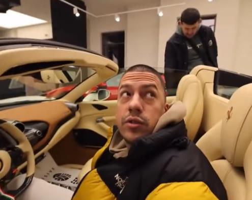 SAŠA POPOVIĆ PRODAJE FERARI OD MILION EVRA BAKA PRASETU?! Jutujuber probao besnu mašinu, pojavio se prvi snimak, SVI U ŠOKU (VIDEO)