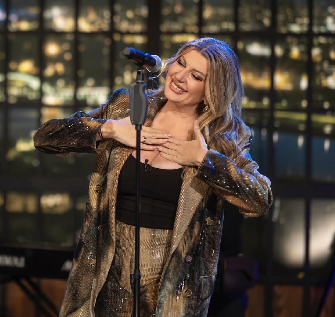 VIKI PROSLAVILA 50. ROĐENDAN! Na žurku došli porodica, prijatelji, ali i ovaj poznati pevač