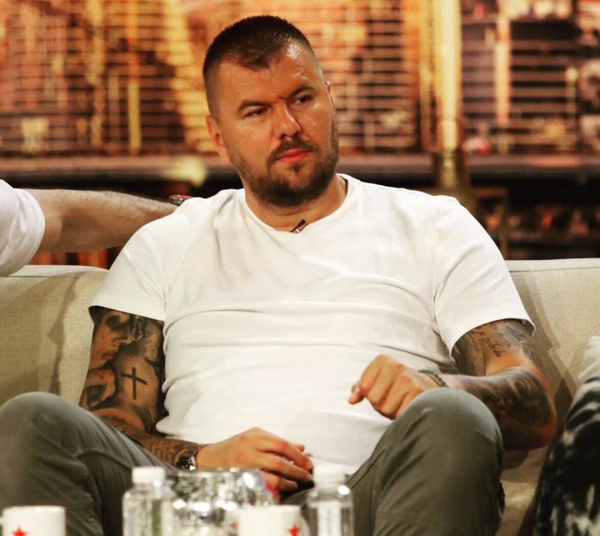 Janjuš prvi put nakon razvoda od Ene saopštio lepe vesti: Ozvaničio ljubav sa misterioznom devojkom, ima molbu