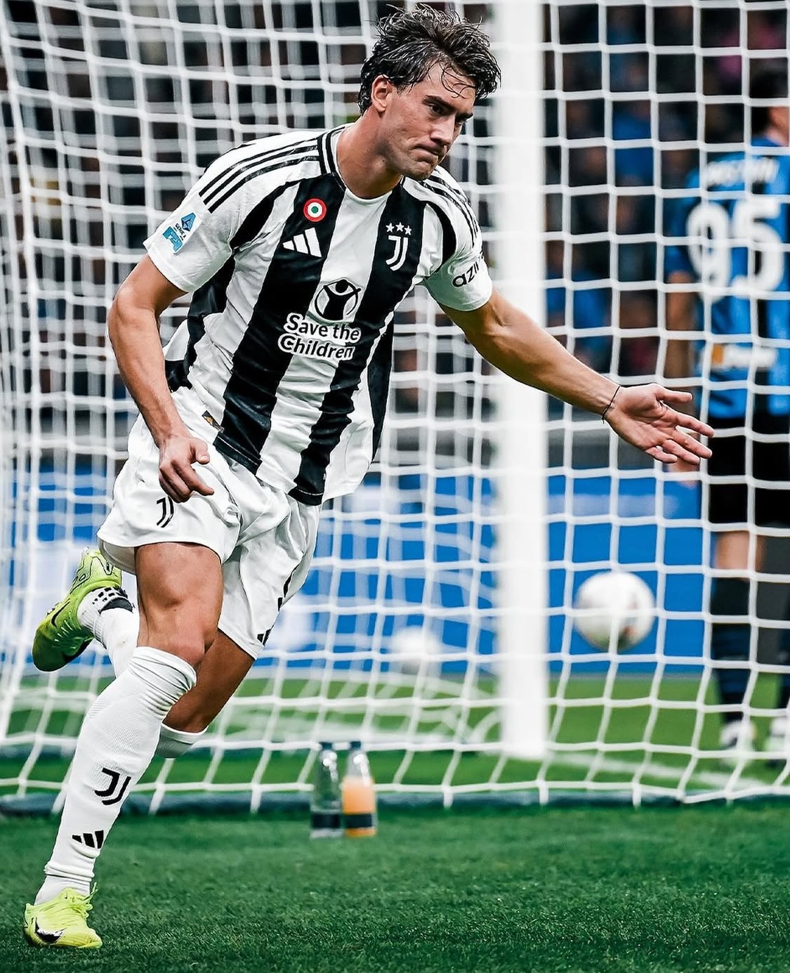 ČEKAJU VLAHOVIĆA KAO OZEB’O SUNCE! Juventus bez Srbina krenuo u propast! U Torinu se konačno raduju