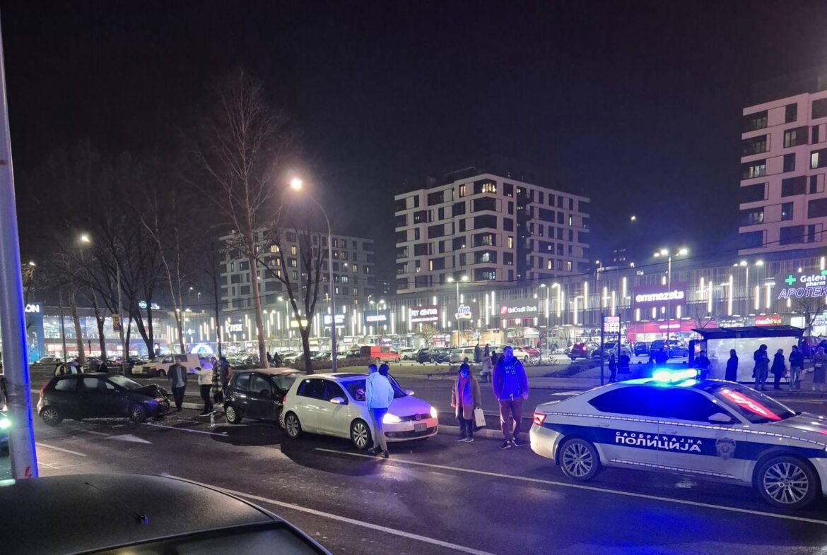 LANČANI UDES KOD BIG-a NA KARABURMI /Foto/