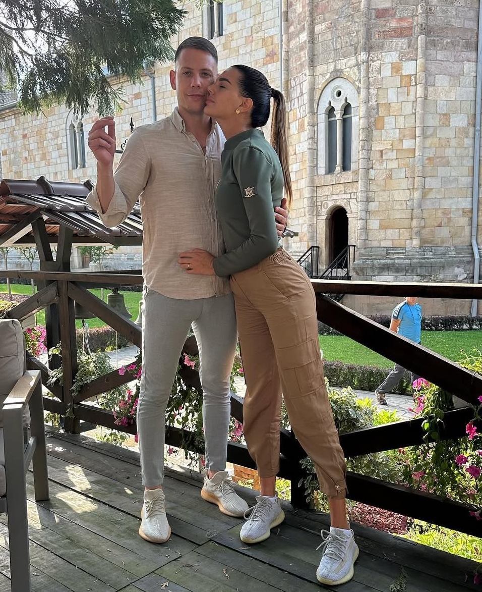 (FOTO) BOGDAN SREJOVIĆ OVAKO SLAVI KRSNU SLAVU Oglasio se iz manastira: „Slava Gospodu i Svetom Savi“