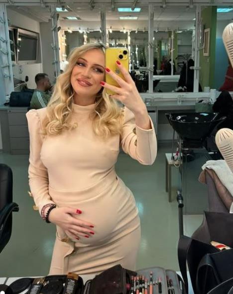 RADOST U DOMU MILICE VELIČKOVIĆ! Bivša učesnica Elite objavila fotografiju sa ćerkicom i sve raznežila: „Ne volim žene fine i poštene…“