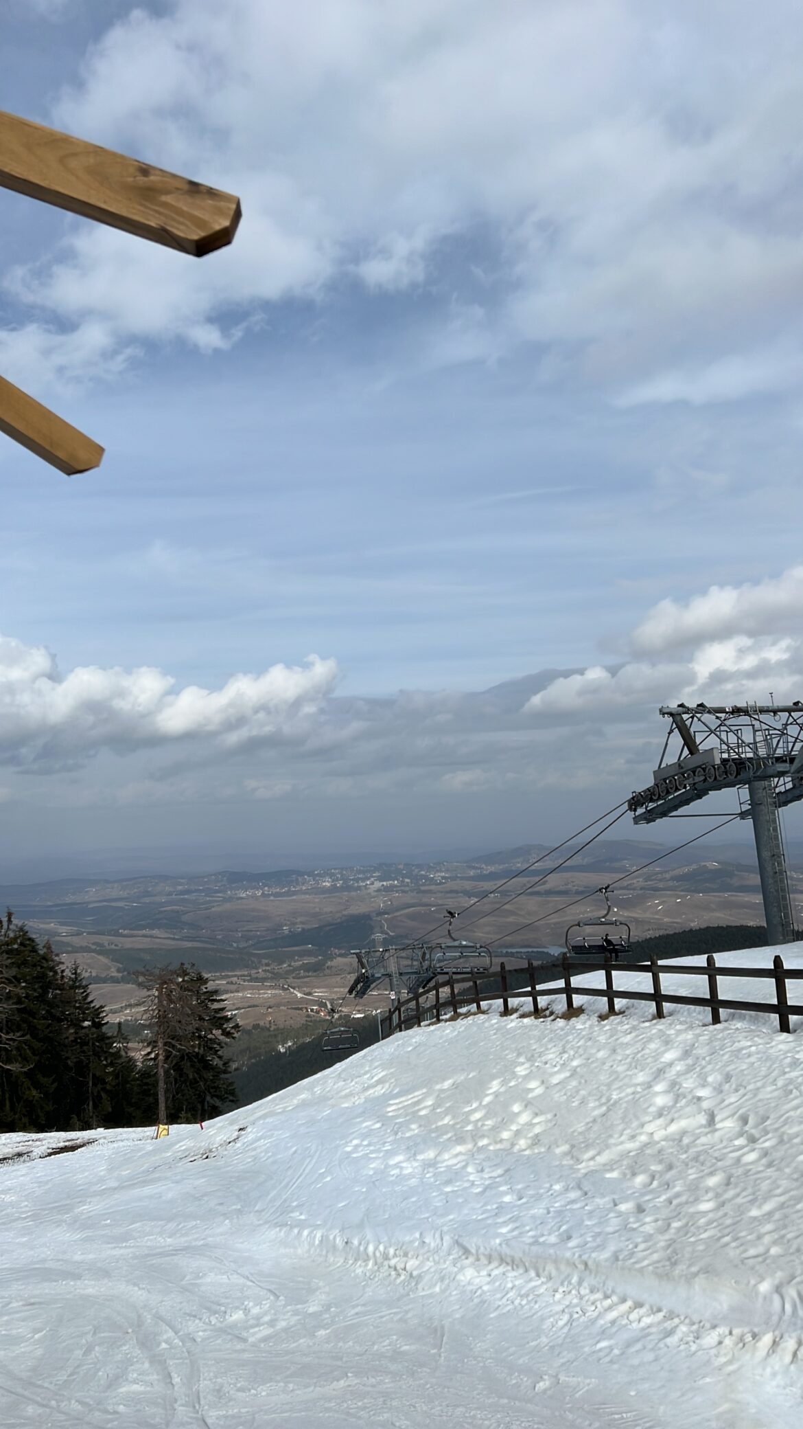 POČEO SNEG U OVOM DELU SRBIJE Podignut stepen pripravnosti, izdato upozorenje za vozače: Oprez na SRETENJE!