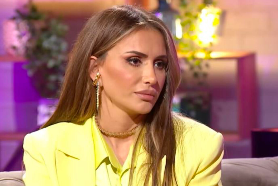 „ZA NAS JE PARADAJZ BIO LUKSUZ! GLEDALA SAM KOMŠIJE KAKO JEDU, A MI…“ Potresna ispovest Emine Jahović: Odustaje od pevanja, evo šta će sa stečenim bogatstvom
