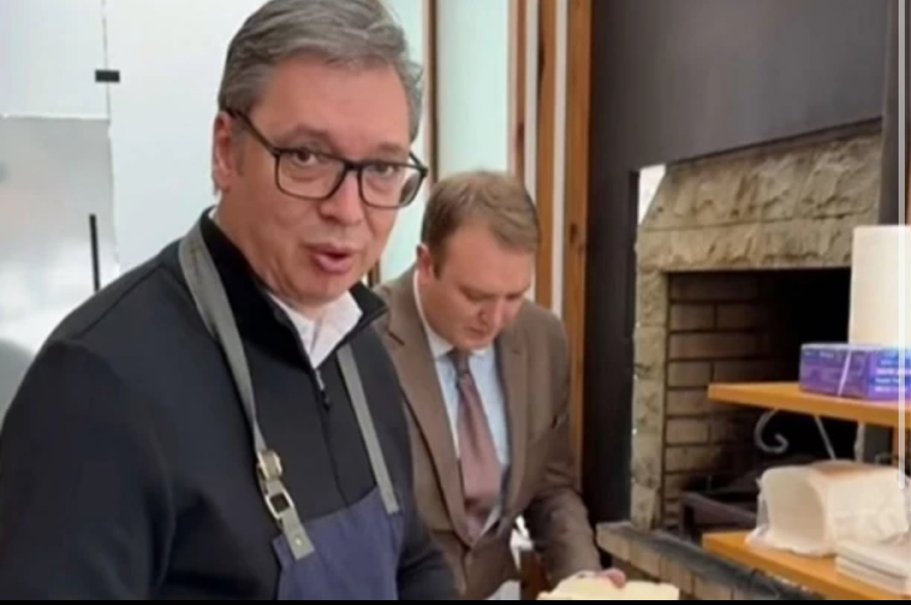 „VIDIMO SE U MITROVICI U 17 ČASOVA!“ Vučić sprema sendviče&hellip;