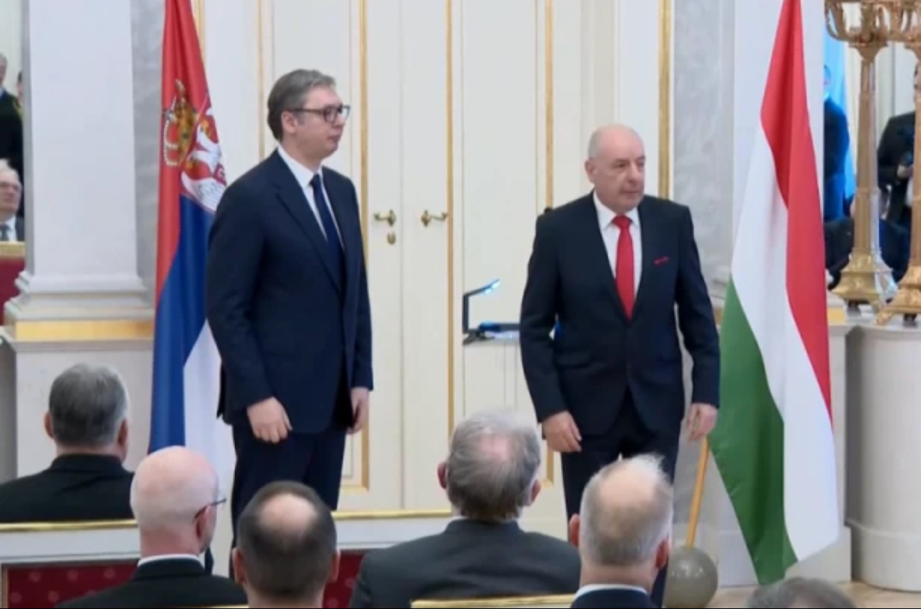 VUČIĆU URUČEN VELIKI KRST ORDENA ZA ZASLUGE! Predsednik Srbije u&hellip;