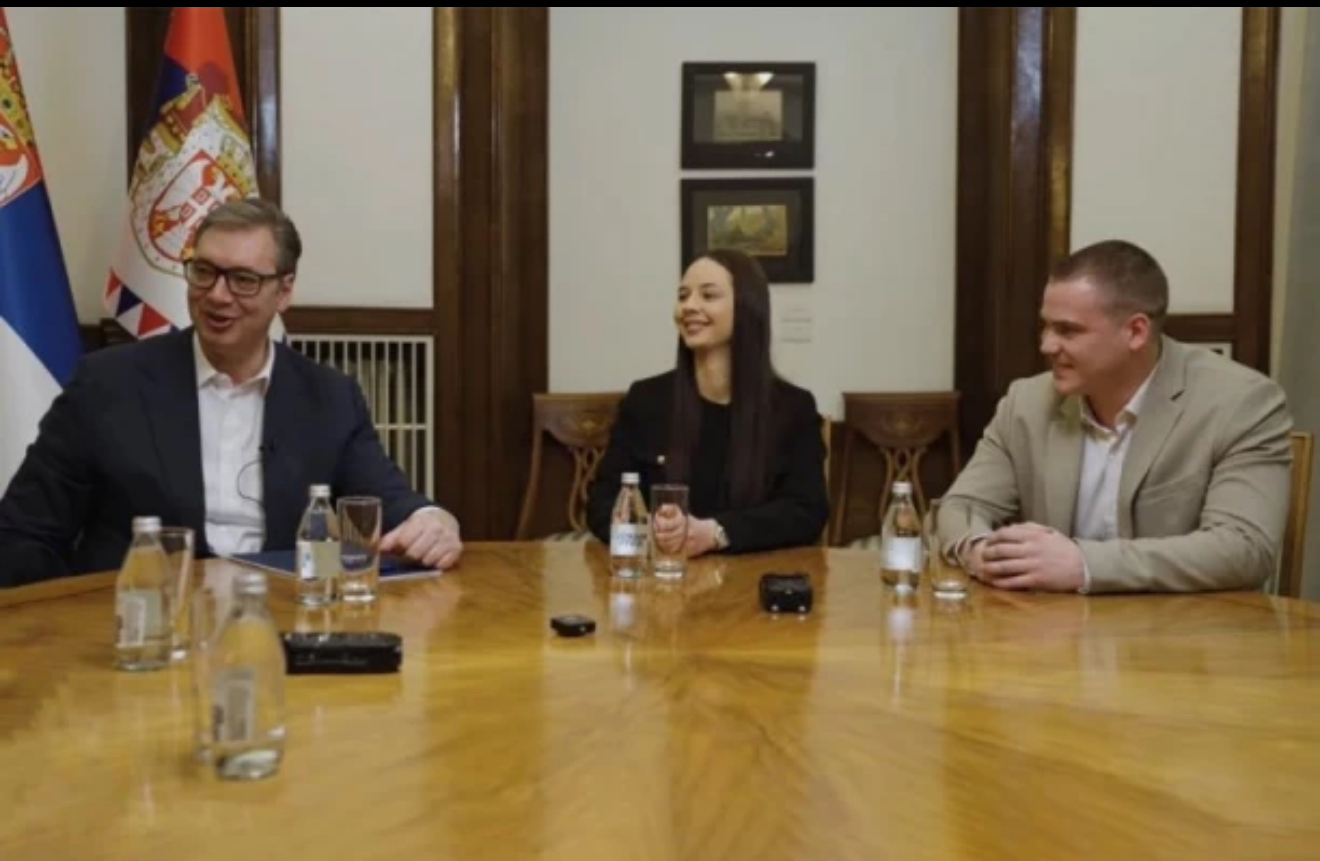 VUČIĆ SA STUDENTIMA U ZGRADI PREDSEDNIŠTVA! Ovo je slika kakvu&hellip;