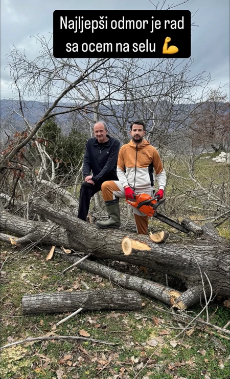 „NAJLEPŠI ODMOR JE RAD SA OCEM NA SELU“ Predsednik Crne Gore pokazao kako rukuje motornom testerom (FOTO)