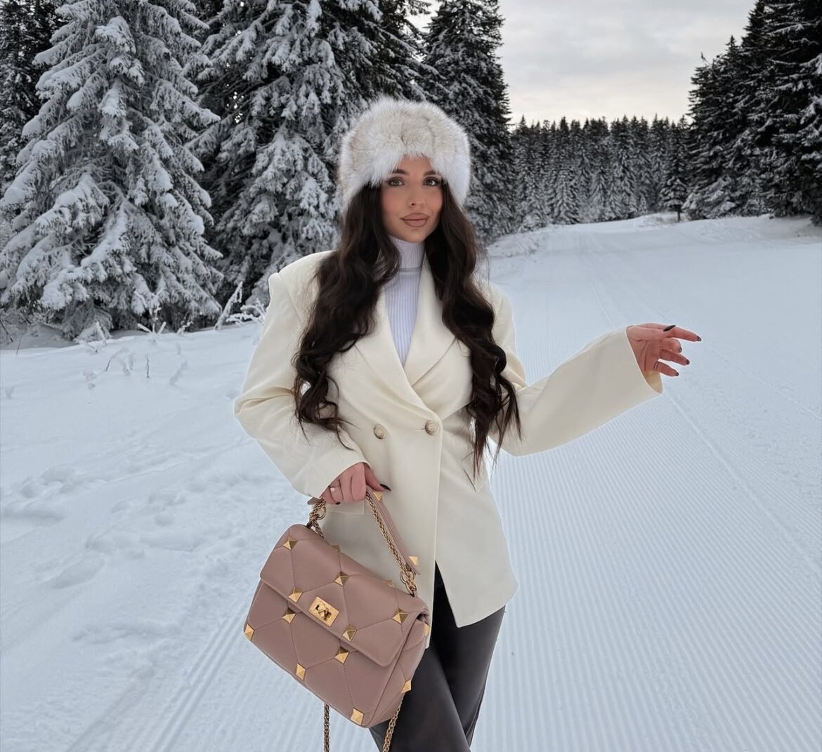 LEA STANKOVIĆ SE POSLE GODINU DANA SELI IZ LUKS STANA Kupila ga kad je imala 22 godine, sad spakovala sve stvari: „Ovo je poslednji dan“