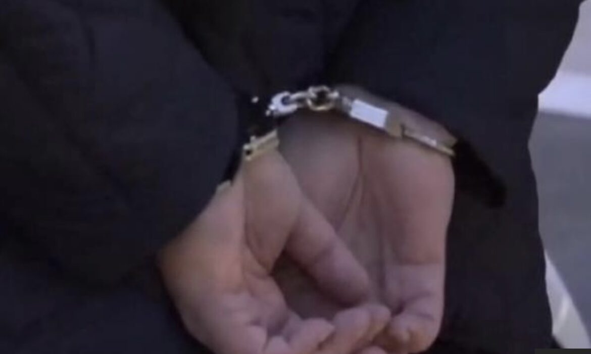 POGLEDAJTE KAKO JE UHAPŠEN MILORAD GRČIĆ: Priveden u zoru, u svojim kolima, u opštini mu našli gomilu novca, silne evre, franke i nakit (VIDEO)