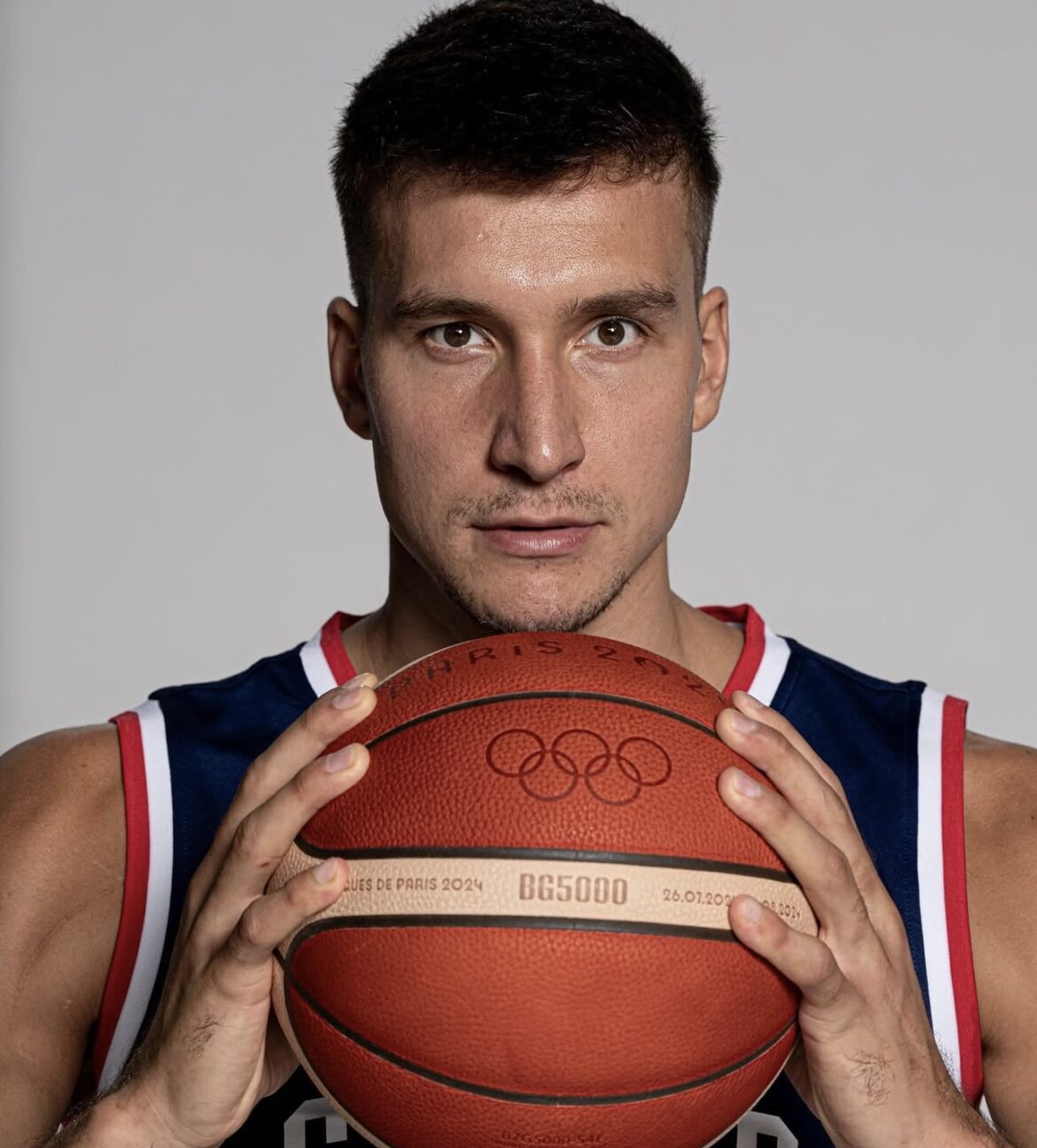 BOGDAN IMA PRAVE LJUDE OKO SEBE! PROMAŠIO JE SKORO SVE, A ONI GA TERAJU DA ŠUTIRA JOŠ: Srbin otvorio dušu posle 1/12 za tri poena, evo šta su mu rekli saigrači