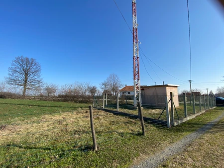 OVO JE MESTO GDE JE NAĐENA DUNJA (2) IZ UBA Devojčica ležala pored potoka na njivi, počela da PLAČE kad su je spasioci uzeli (FOTO, VIDEO)
