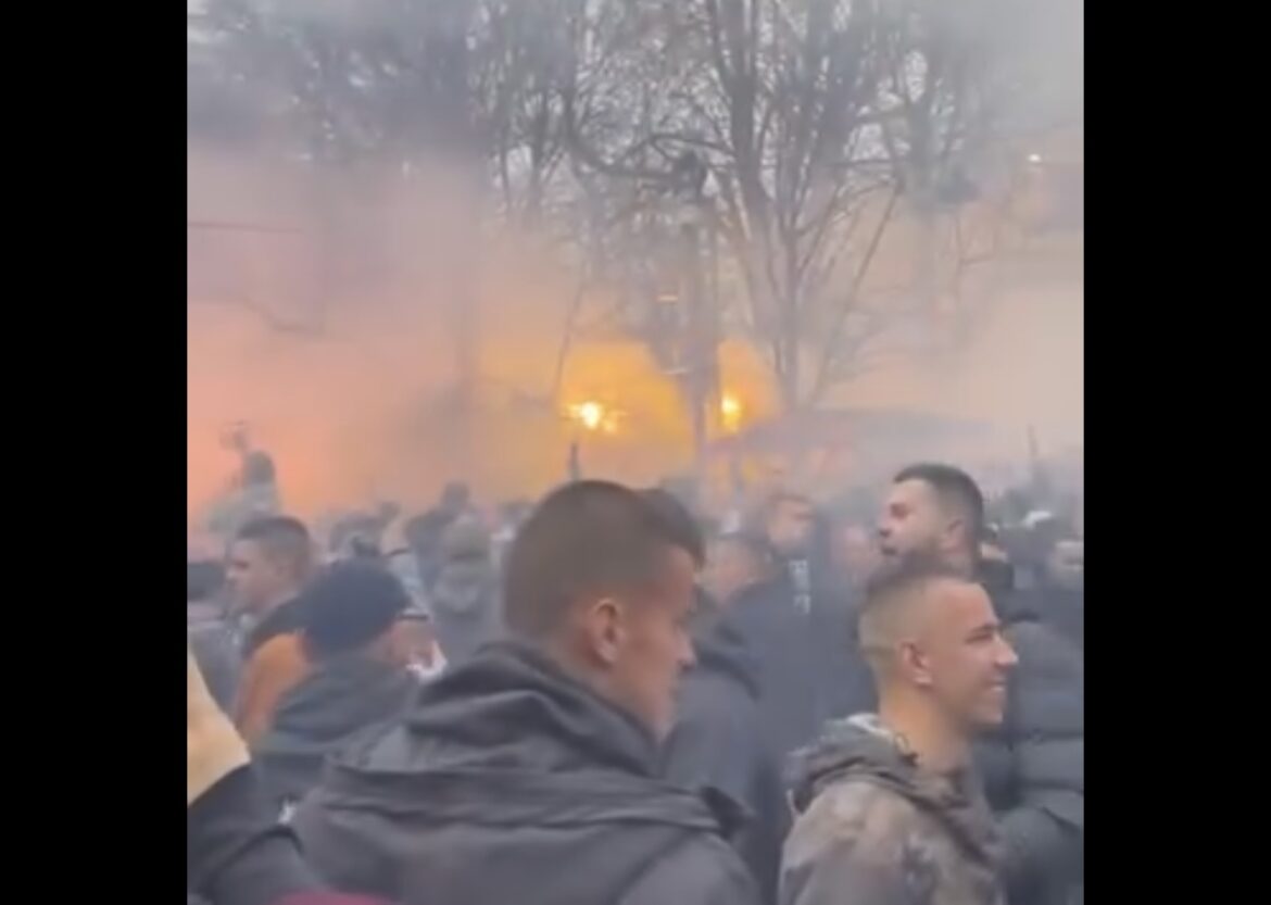 Neverovatan potez Grobara u Minhenu: Zaustavili korteo, pa otišli u pivnicu na pauzu