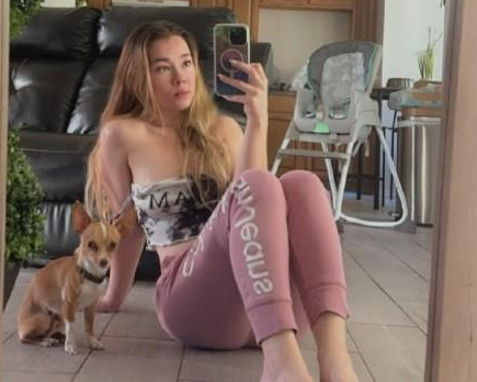 OVO JE INFLUENSERKA KOJA JE SILOVALA SVOJU ČIVAVU! Odvratan snimak objavila na Instagramu, sve se videlo! Izjavom zgrozila policiju! (FOTO)