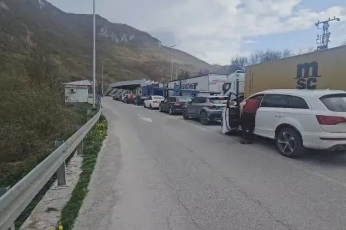Saobraćajni kolaps pred početak raspusta: Kilometarske kolone na ulazu u Crnu Goru: „Kao da je vreme stalo“