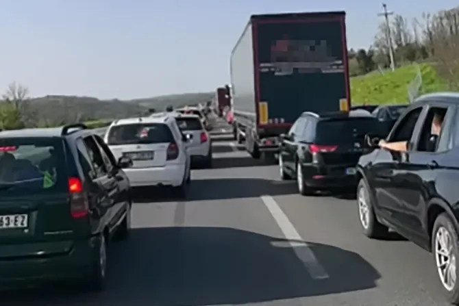 Haos na auto-putu kod Mladenovca: Vozila stoje u koloni, nema pomeranja!