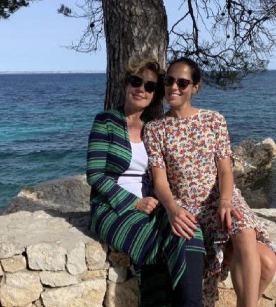 Ovo je majka Ane Ivanović: Bivša teniserka od nje nasledila neverovatnu lepotu, izgledaju kao sestre, a uputila joj i nežnu poruku