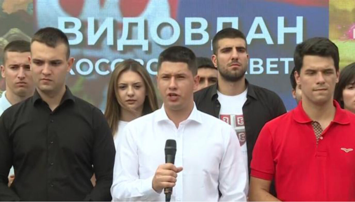 UŽIVO KONFERENCIJA U PIONIRSKOM PARKU: Obraćaju se studenti koji žele da uče, veliki broj građana i bajkera došao da ih podrži