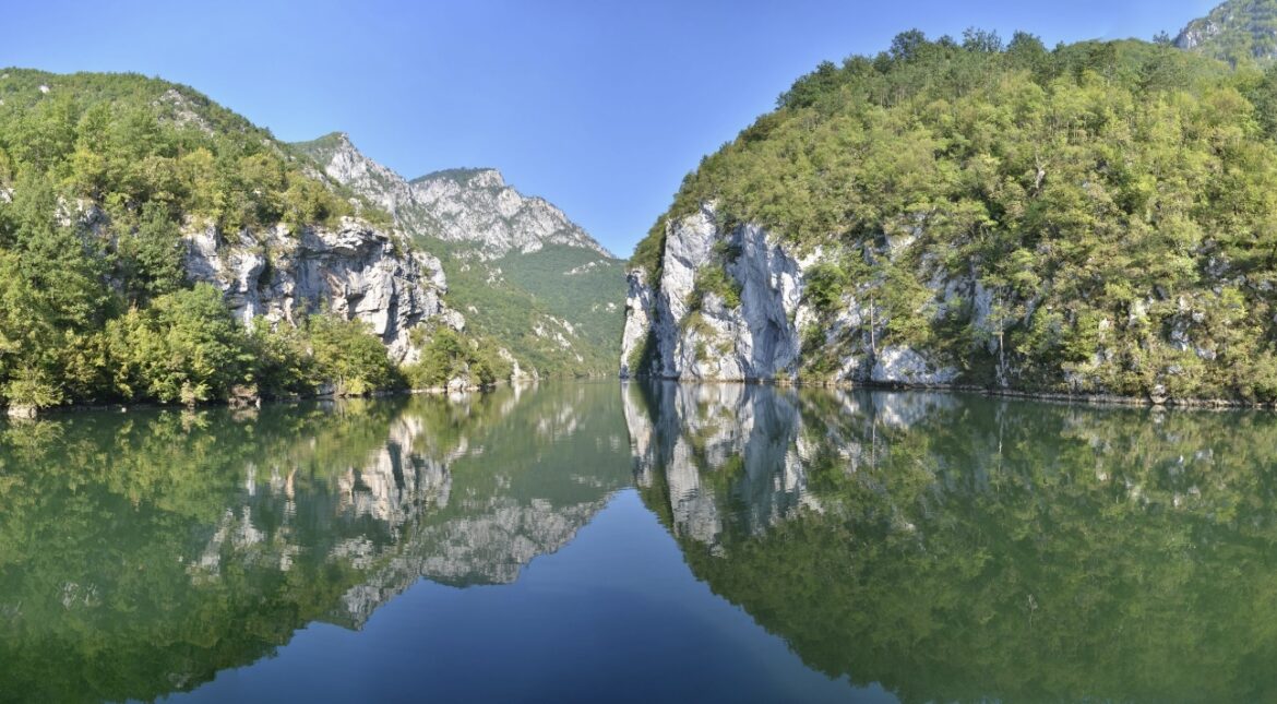 Nesvakidašnja scena na Perućcu: „Mališani“ u šetnji oduševili Srbiju