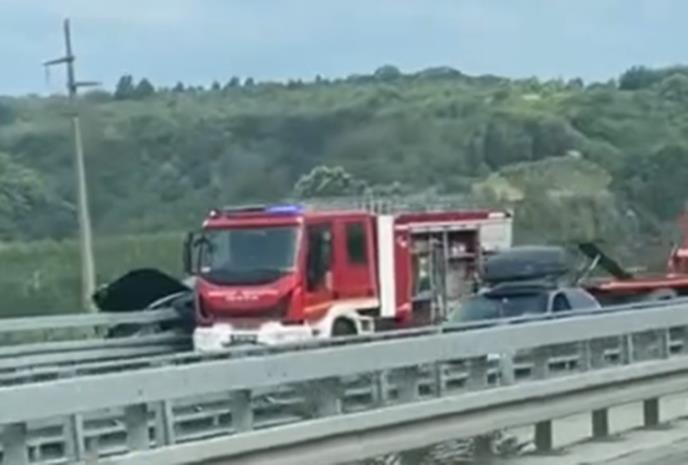 DVA MUŠKARCA POGINULA KOD PETLJE JAGODINA: Turski državljani stradali u jezivoj nesreći na auto-putu ka Nišu, zaštitna ograda probila audi (FOTO, VIDEO)