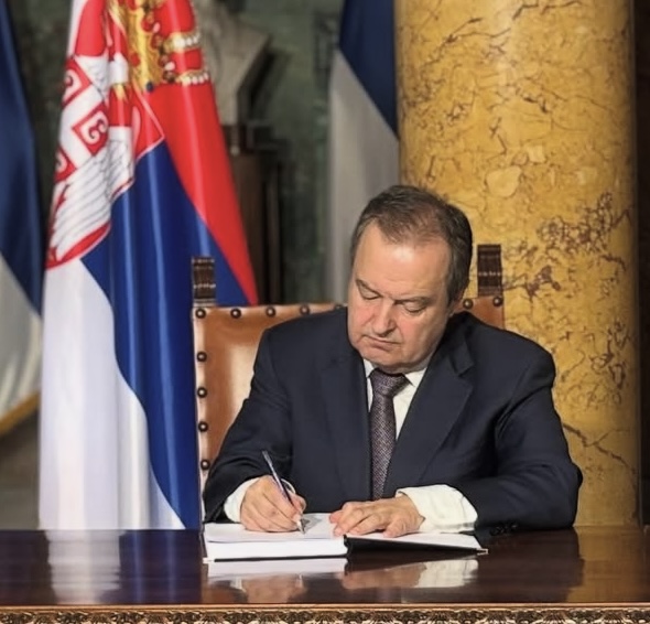 „IZUZETNO TEŽAK DAN“ Dačić o nezapamćenim požarima u Srbiji: „Angažovanje tolikog ljudstva pokazuje RAZMERE KATASTROFE“