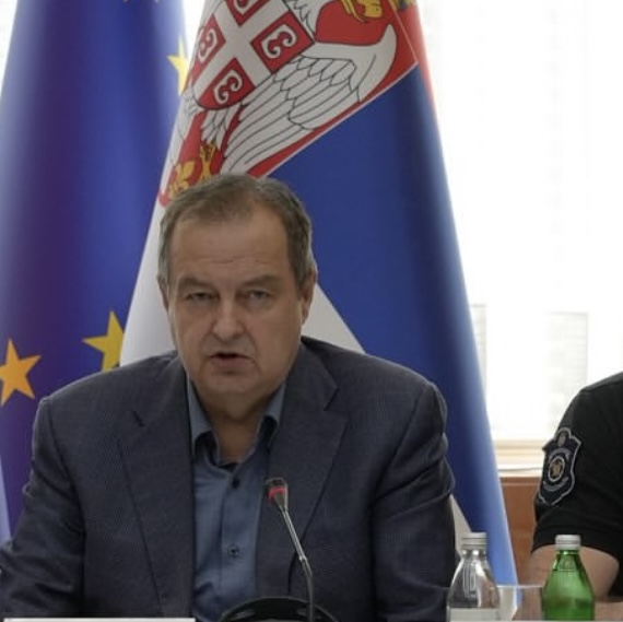 IZ POŽARA U SRBIJI SPASENO VIŠE DO 10 LJUDI Dačić: Jedna povređena, aktivno 27 požara