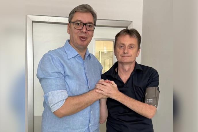 „NAŠ DARKO UPRAVO NAPUŠTA BOLNICU“ Vučić sačekao Glišića, ministar ide kući na oporavak (FOTO)