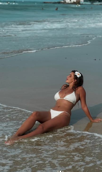 OVAKVU VRELU KIJU KOCKAR JOŠ NISTE VIDELI: Beli bikini, plaža i haos na društvenim mrežama! (FOTO)