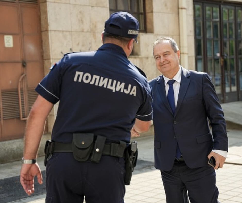 Dačić obišao Policijsku stanicu i Vatrogasno-spasilačko odeljenje u Negotinu