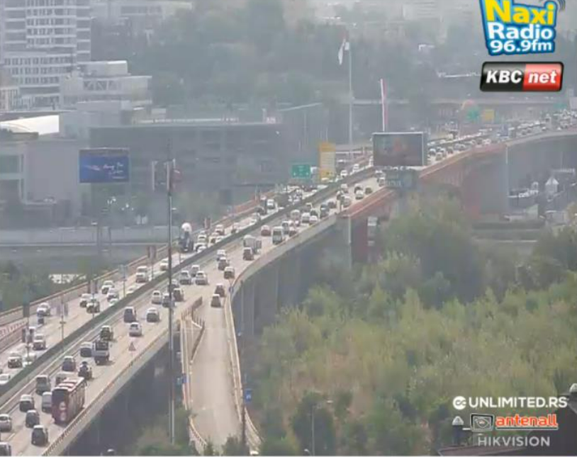 BEZ VEĆIH GUŽVI U PRESTONICI: Saobraćaj pojačan na Gazeli i u centru grada (foto)