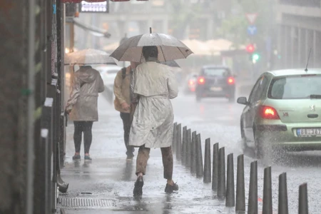 (RADARSKI SNIMCI) Tačno u ovo vreme HLADNI FRONT prodire u Srbiju! Stiže totalna promena vremena, duvaće OLUJNA KOŠAVA, a temperatura će JOŠ DA PADA