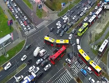 (FOTO) KOLAPS! Gužve na sve strane: Preko mostova i duž moto-puta vozila stoje ili mile! U centru nema gde igla da padne