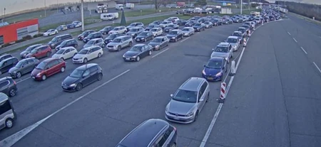 (FOTO) POČELE GUŽVE NA GRANICAMA! Kolone na Batrovcima, a ovo je alternativa: Evo kako je na ostalim prelazima