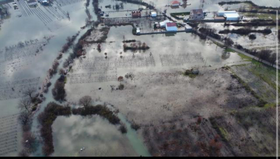 DRAMATIČNI SNIMCI IZ PODGORICE! Voda potopila čitavo naselje, poplava se pruća dokle pogled doseže!