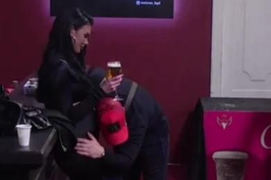 „TU JE MOJA BEBA“ ANITA I LUKA NISU ZNALI DA IH SNIMAJU KAMERE, PA SE VIDELO KAKO JOJ LJUBI STOMAK: Stiže prinova u Elitu?