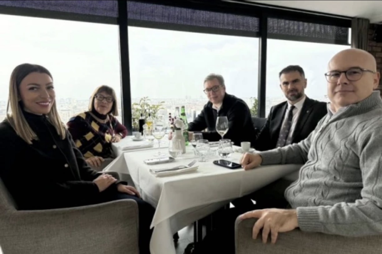 VUČIĆ SA PETROVARADINSKE TVRĐAVE: Bistrimo svetsku politiku i kujemo planove&hellip;