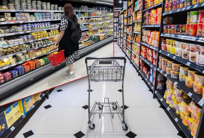 Ovaj trik zna mali broj kupaca, a donosi veliku uštedu! Znak na ceni govori da će proizvod uskoro pojeftiniti