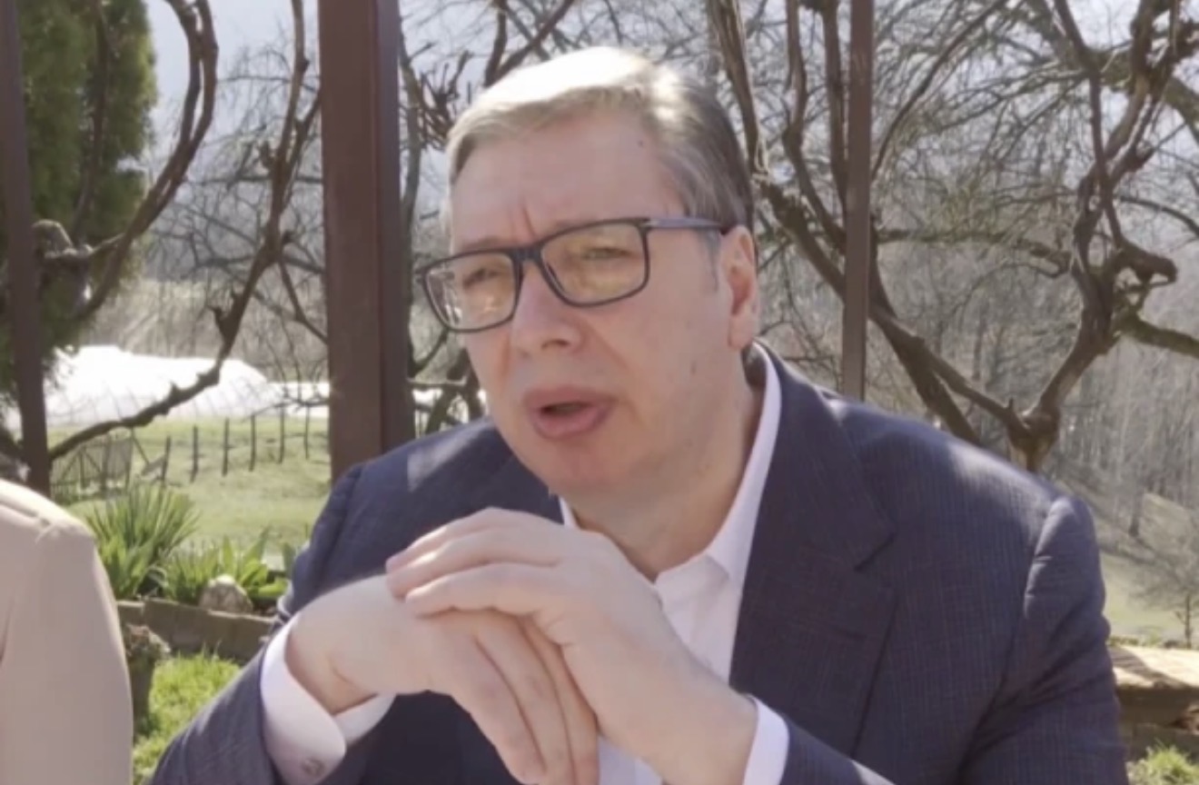 UŽIVO VUČIĆ OBILAZI SELO KOTRAŽA U LUČANIMA Predsednika ugostila porodica&hellip;