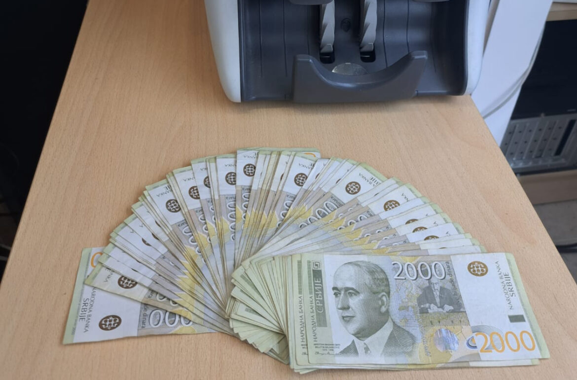 DANAS STIŽU PARE ZA OVU KATEGORIJU MLADIH U SRBIJI: Isplata 8. rate učeničkih stipendija i kredita, evo koliko leže na račun!