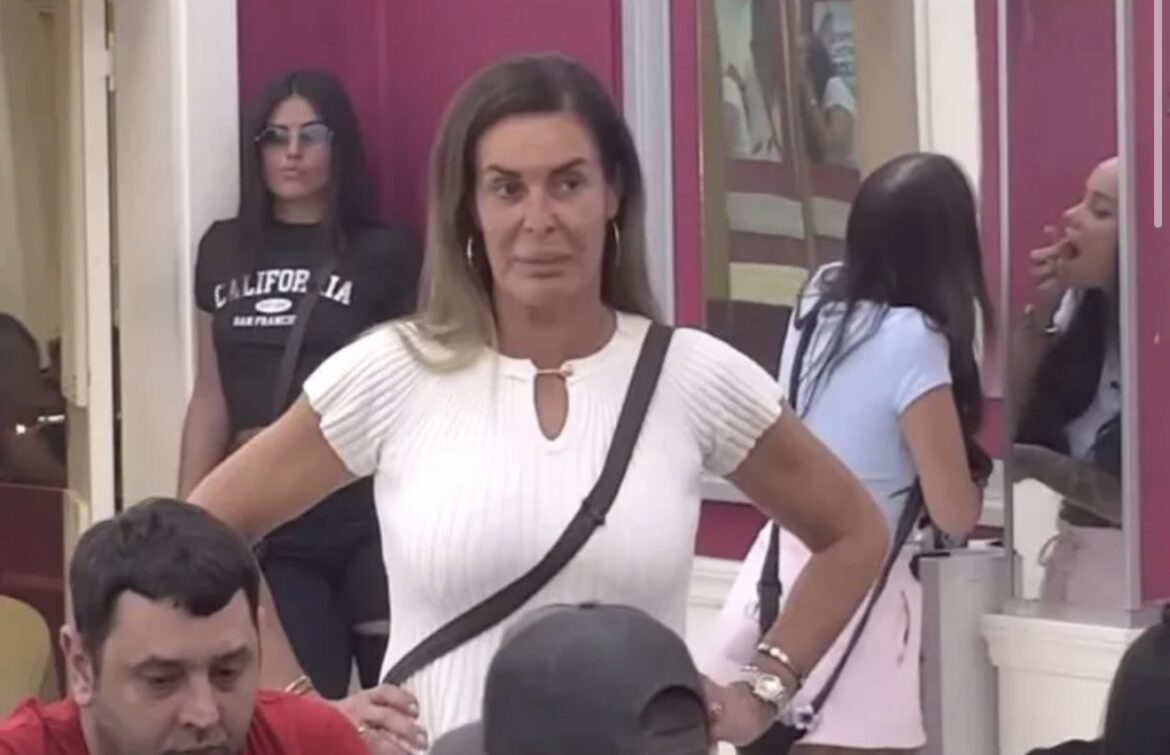 „Deda od 70 godina ti kupuje gaće“ Kačavenda udarila Sofiju gde je najviše boli, zaratile zbog Daneta