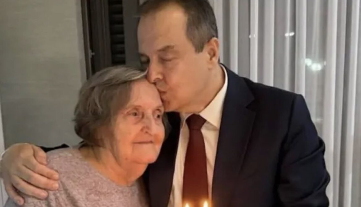 Emotivna objava ministra Dačića dva meseca posle izlaska iz bolnice: Naša Lina nas je napustila