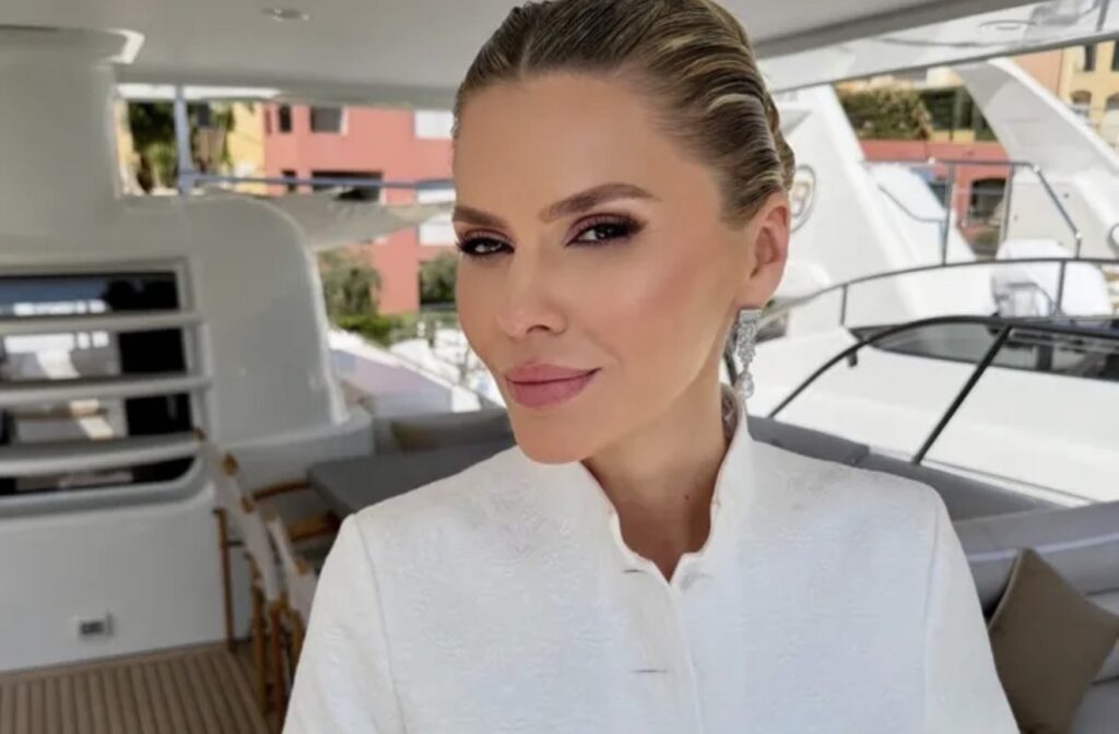 Na Melininoj ruci sija bogatstvo! Ovako izgleda prsten kojim je&hellip;