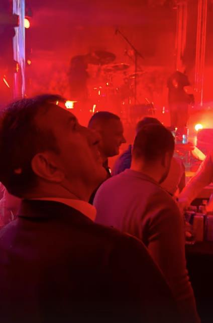 PRIJA IZVUKLA NA BINU ŽIKU JAKŠIĆA I KUM SAŠE POPOVIĆA: Posle 30 godina zajedno na sceni! Ono što je usledilo niko nije očekivao – prizor slomio sve (FOTO)