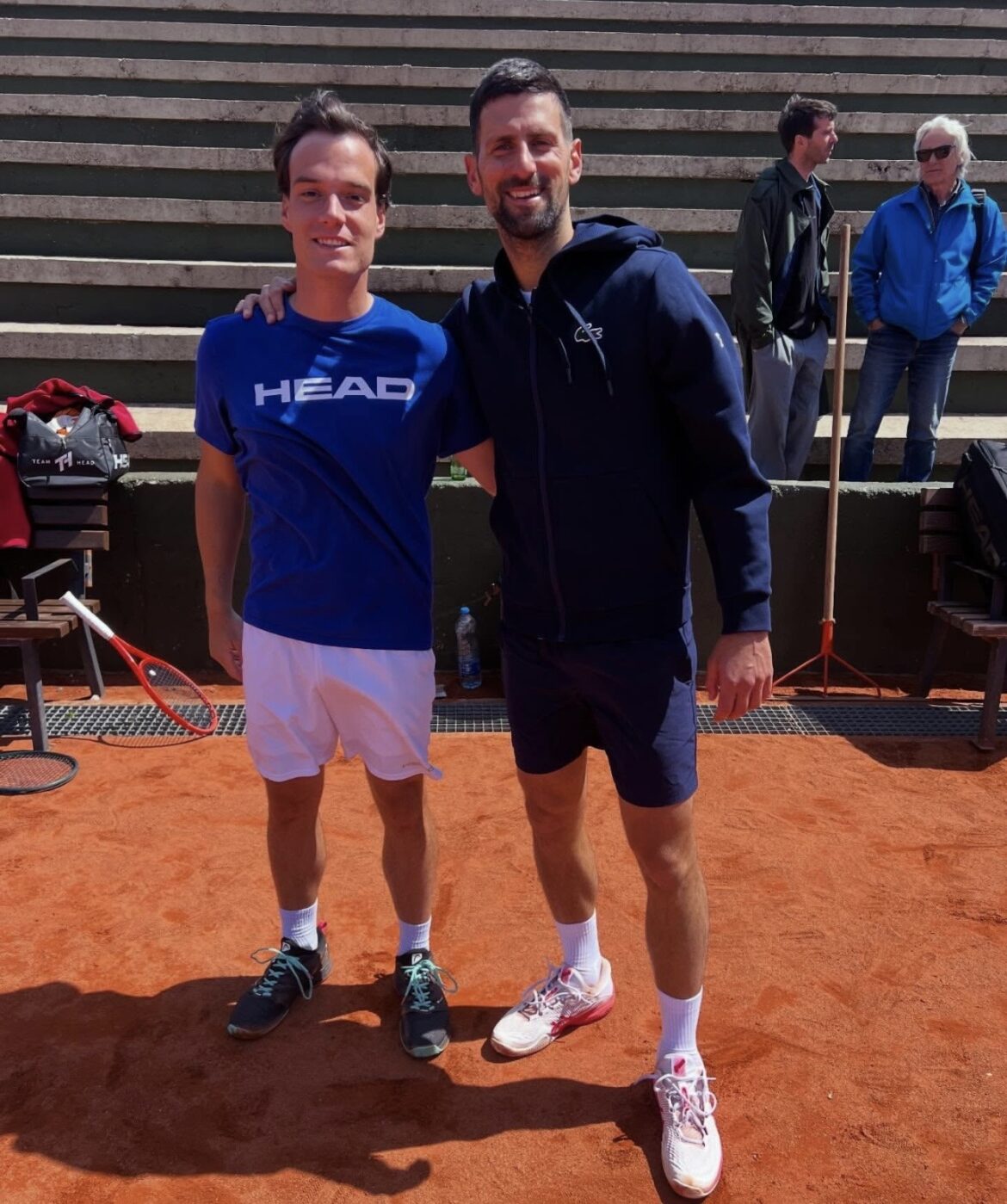 Đoković se vratio u Beograd: Novak se po povratku u Srbiju slikao sa mladim teniserom koji je obećavao