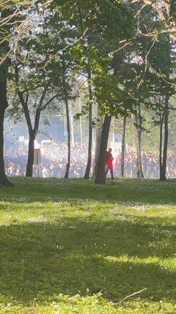 GOREĆE NA DERBIJU! Korteo Grobara stiže na Marakanu, policija na&hellip;