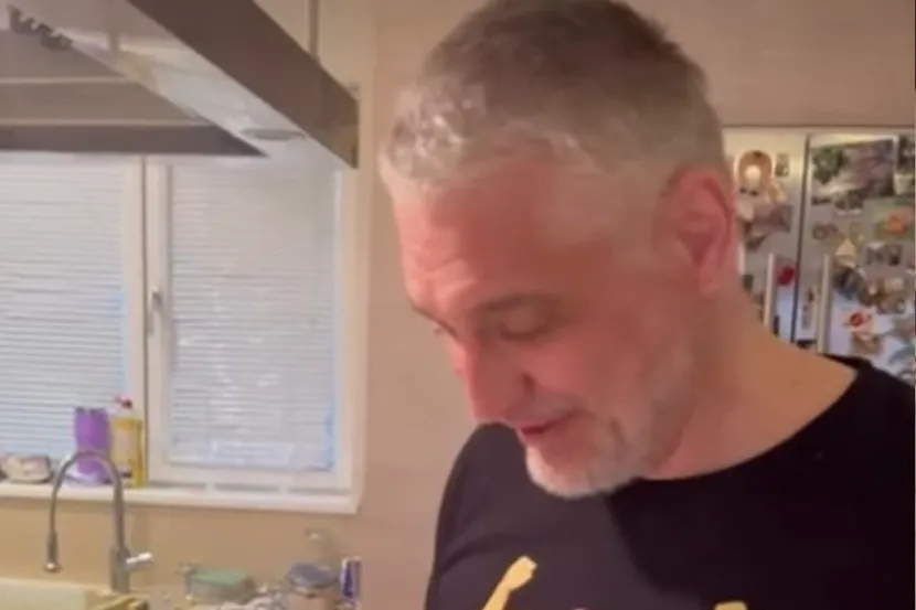 Čeda Jovanović pokazao sa kim se mazi u ranim jutarnjim&hellip;