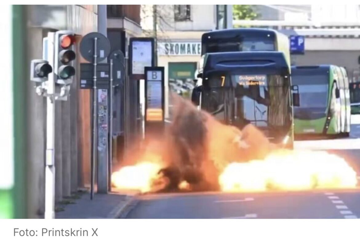 POGLEDAJTE EKSPLOZIJU RUČNE GRANATE U CENTRU MALMEA USRED DANA! „Sreća da nije bilo mnogo ljudi“ (VIDEO)